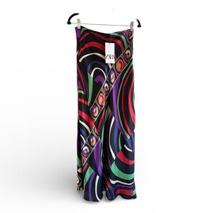 Zara Multicolor Geometric  Satin effect Skirt 
Waist 26”